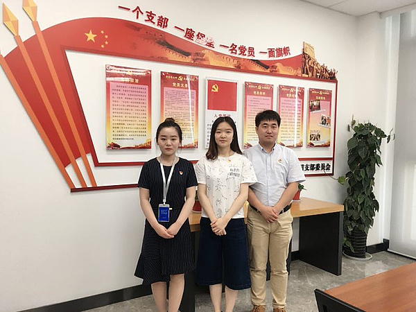 示范崗黨員合影6.14.png 示范崗黨員合影6.14.png