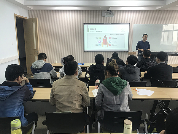 云禾農科負責人講解農業(yè)云及農業(yè)物聯(lián)網(wǎng)項目案例.jpg 云禾農科負責人講解農業(yè)云及農業(yè)物聯(lián)網(wǎng)項目案例.jpg